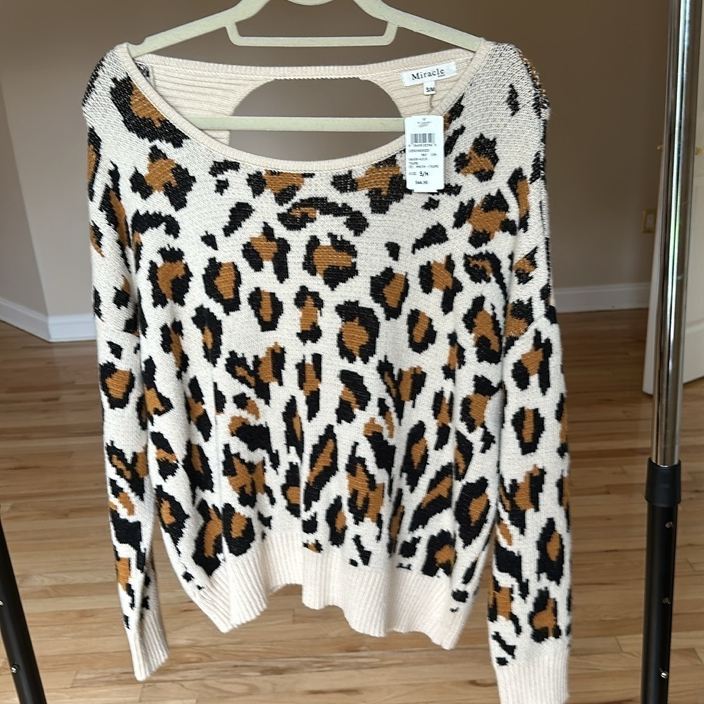 Leopard Print Open Back Sweater - Picture 8 of 11